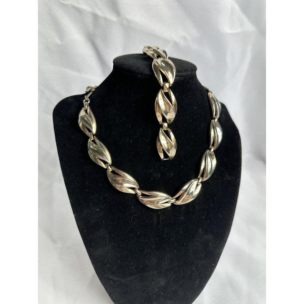 VTG Pat pending TRIFARI Gold-tone Choker Necklace And Bracelet Set 1930’s-1950’s
